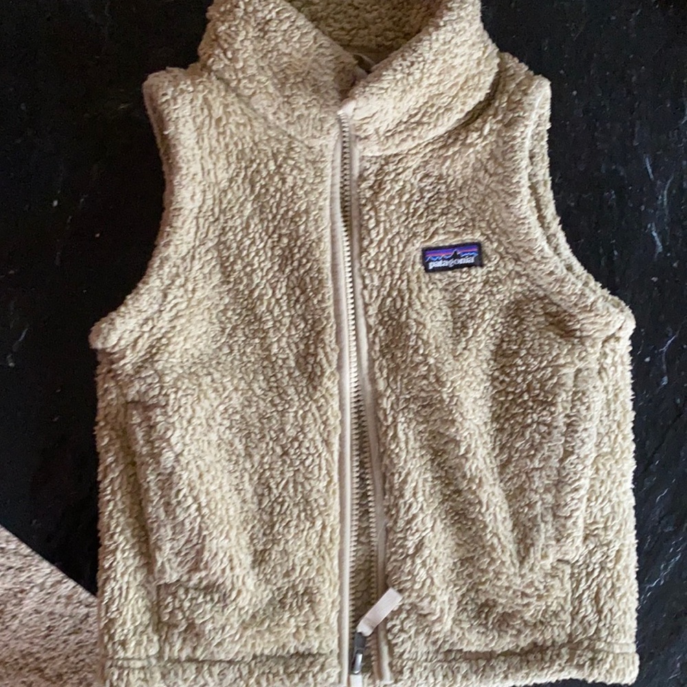 Girls XS Patagonia vest barley worn